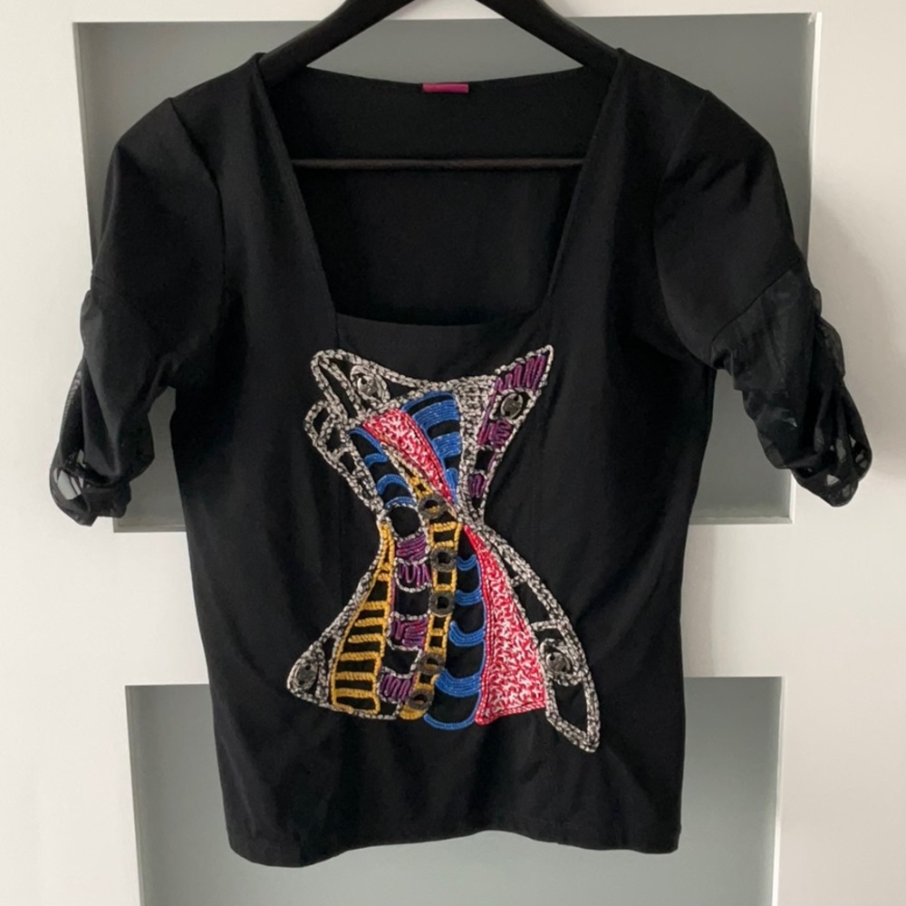 Save the Queen blouse size L, but fits small
